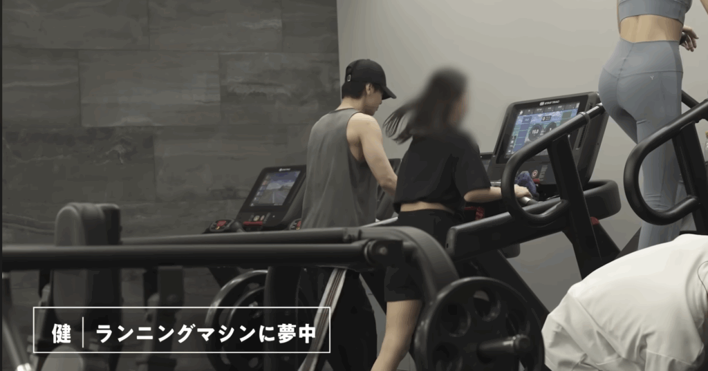 佐藤健がジムでナンパしていると思われるシーン